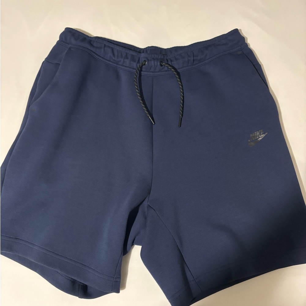 NIKE SPORTSWEAR TECH FLEECE NAVY BLUE SHORTS SIZE LARGE